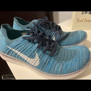 Nike Women’s Flyknit Free Runs